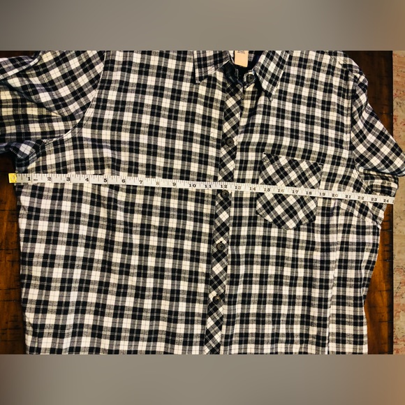 Plus size gingham button down shirt. XL (14-16) - Picture 4 of 5